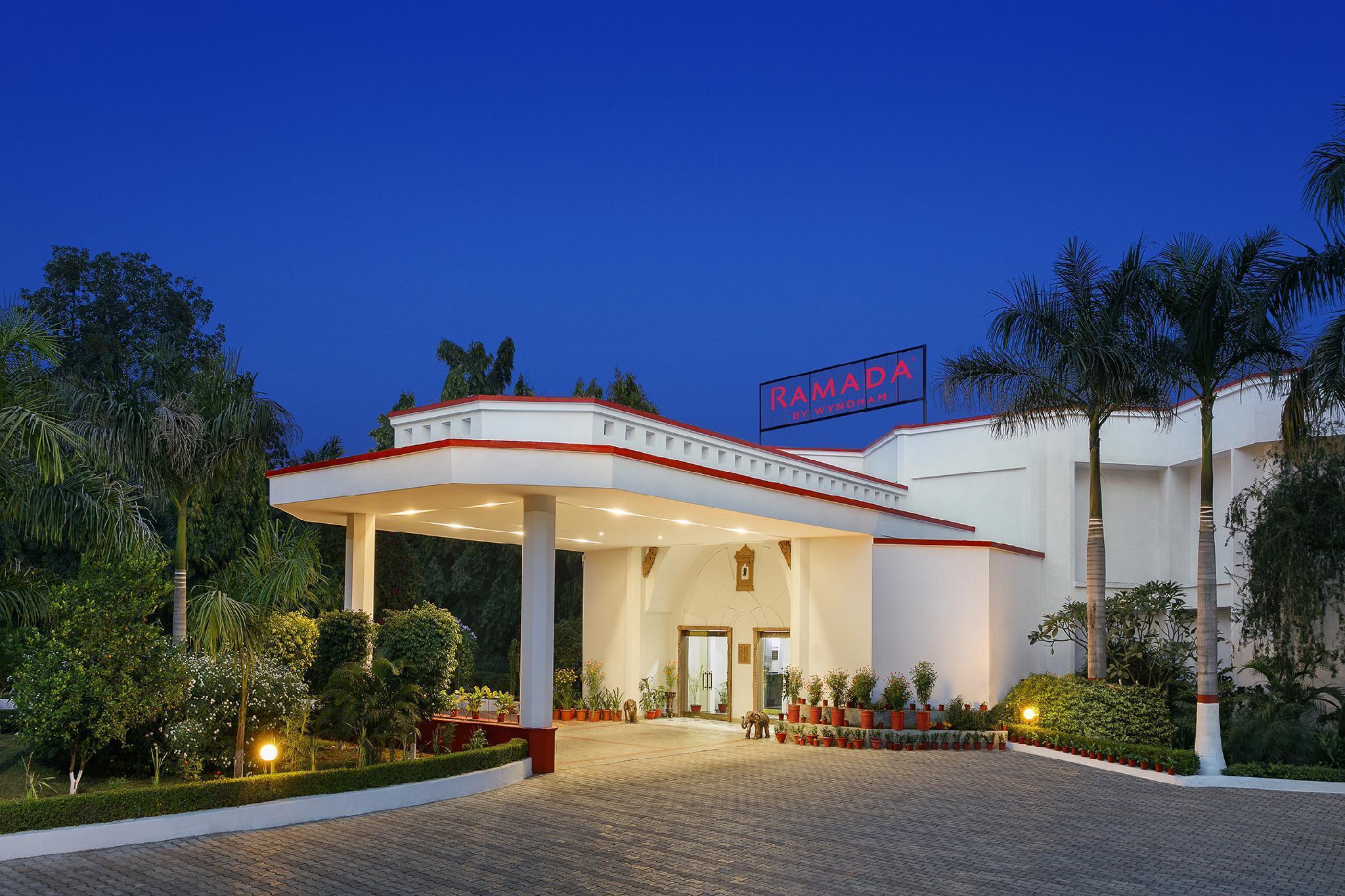 Hotel Ramada Khajurāho Exteriér fotografie